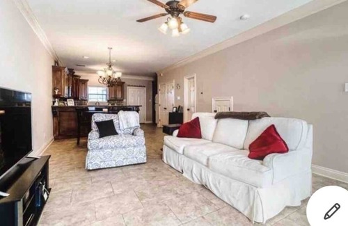 Lake Charles Casa | Downtown, King Bed, Near Casinos and Restaurants