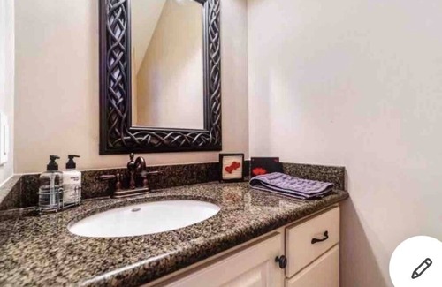 Lake Charles Casa | Downtown, King Bed, Near Casinos and Restaurants