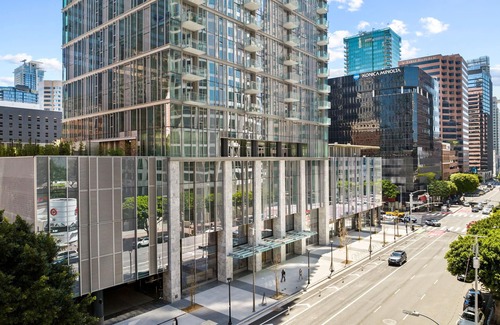 Financial District Apartamento | Downtown LA 1 BR w/ Office by Anyplace - 11662