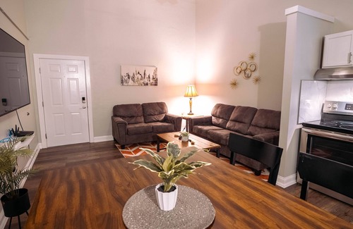 Downtown Lafayette Historic District Condominio | Downtown Lafayette Queen Suite