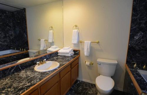 McCall Casa | Downtown Lakeview Villa Townhome by Casago McCall - Donerightmanagement
