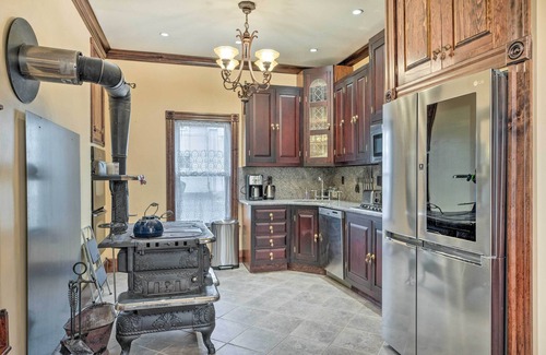Lancaster Casa | Downtown Lancaster French Victorian Gem!