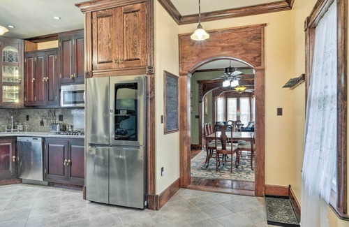 Lancaster Casa | Downtown Lancaster French Victorian Gem!