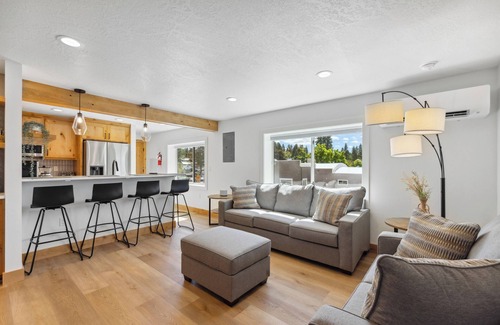 McCall Casa | Downtown Loft 205 - half block from lake, restaurants, and shopping