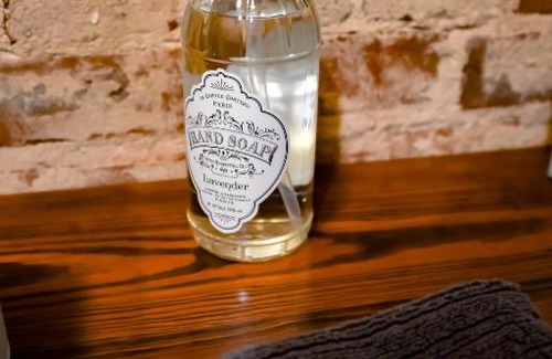 Perryville Apartamento | Downtown Loft Amazing Bath Tub & Shower #9