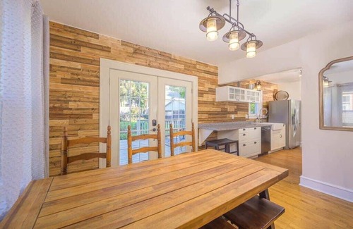 Appleton Casa | -Downtown Luxury at Lawrence
