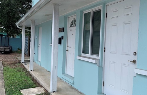 Historic Downtown Melbourne Casa | Escapada al centro de Melbourne en Urban City Walk, a solo minutos de la playa.