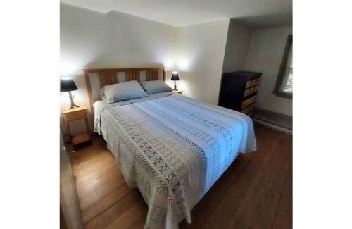 Meredith Apartamento | Downtown Meredith one bedroom waterfront apartment