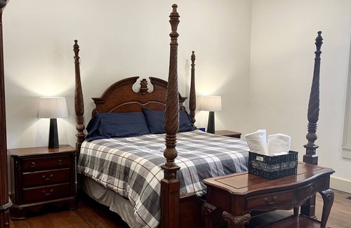 Montgomery Cabaña | Downtown Montgomery The Historic Bush Cottage