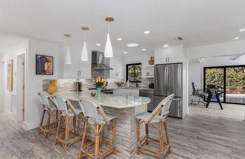 Lake Park Casa | DOWNTOWN Naples Pool Home in Lake Park!! Walk/bike/ drive to the beach!