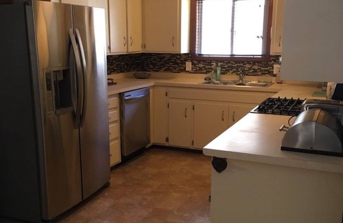 Ouray Casa | ¡Nuevo listado! Casa en el centro de Ouray con dos salas de estar, amplio patio y terraza.