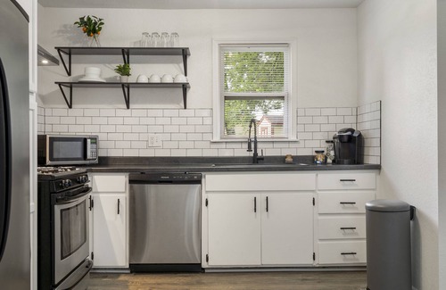 Owasso Casa | DOWNTOWN OWASSO! Newly Remodeled. The Birch Nest