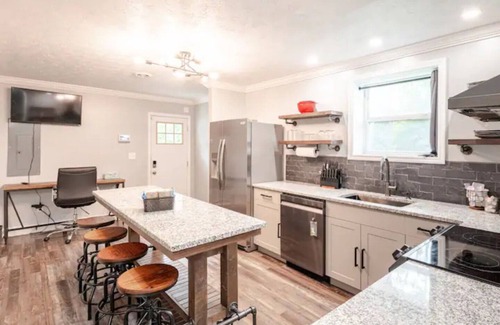 Knoxville Apartamento | Downtown Retreat 5 mins to UT and Market Square