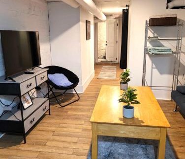 Livingston Park Apartamento | Downtown Retreat - Cozy Basement