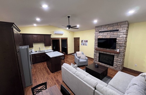 Sabetha Apartamento | Downtown Retreat Overlooking Main Street Sabetha - Modern & Cozy