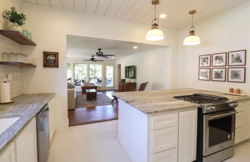 Natchitoches Casa | Downtown Riverside Oasis: Deck, Hot Tub & More!