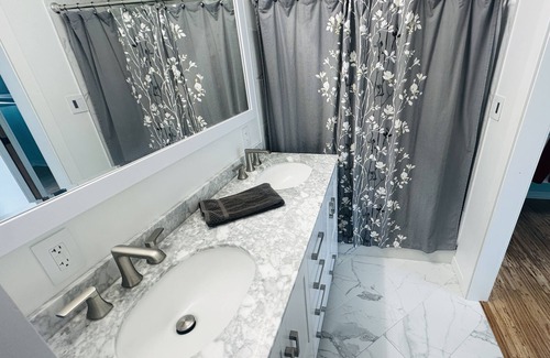 Rockford Casa | Downtown Rockford Duplex