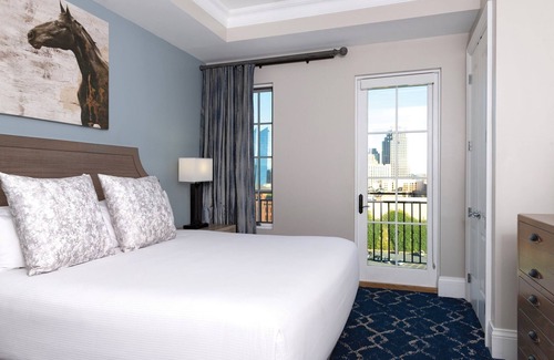 Downtown San Antonio Complejo | Centro de San Antonio Resort cerca de RiverWalk y The Alamo con piscina en la azotea y bañera de hidromasaje