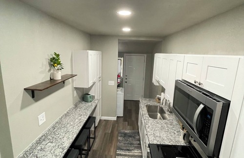 Highland Park Apartamento | Downtown San Antonio/Highland Park, Cozy 1-bedroom, WiFi, AC, washer/dryer, 201