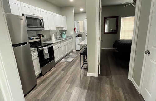 Highland Park Apartamento | Downtown San Antonio/Highland Park, Cozy 1-bedroom,WiFi, AC, washer/dryer, #102