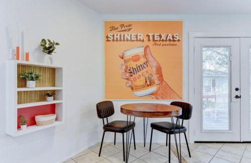 Wimberley Casa | Downtown - Shiner Bungalow at Beer Ranch Project