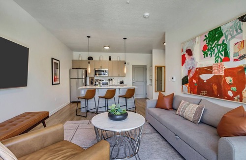Lower Avenues Casa | Downtown SLC 1BR/1BA King Suite w/ Equipped Kitchen + Queen Sleeper + Gym