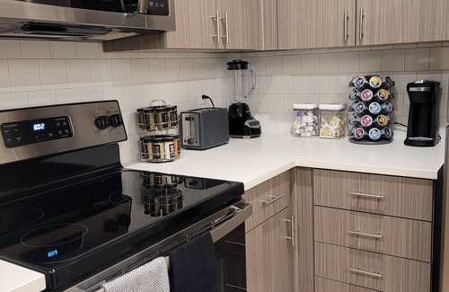 People's Freeway Apartamento | Downtown SLC Apt w/pool, hot tub, gym, fast internet