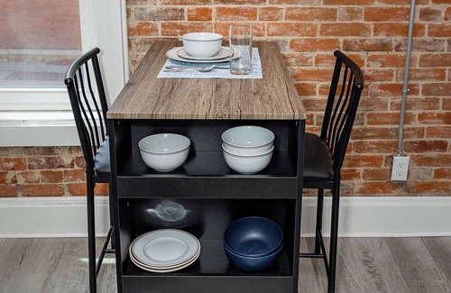 Waverly Apartamento | Downtown Studio great for a weekend getaway or longer work stay!