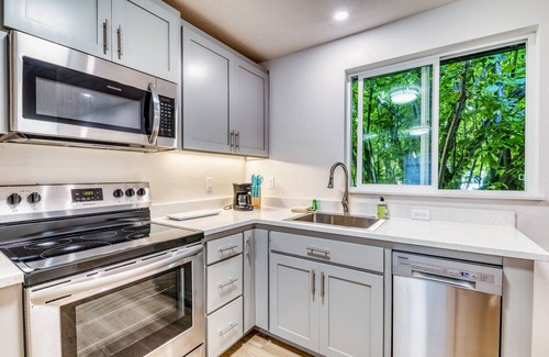 Eugene Apartamento | Downtown studio - walk to University - full kitchen, dog-friendly, washer/dryer