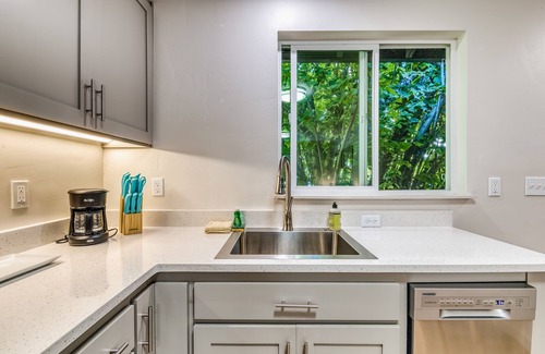 Eugene Apartamento | Downtown studio - walk to University - full kitchen, dog-friendly, washer/dryer