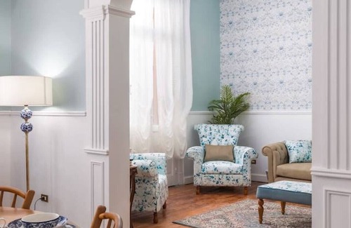 Downtown Cairo Apartamento | `Downtown Sunny Hideaway: Vintage, 7 Balconies`