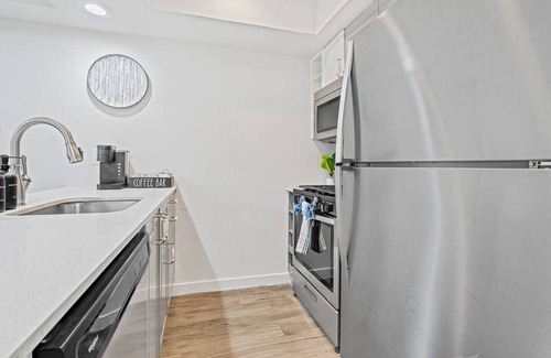 Clarksville Apartamento | Downtown/UT-King Bed-ACL-6th ST-Lake-Pool-Parking