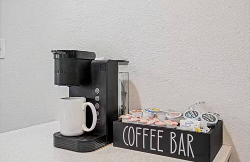 Clarksville Apartamento | Downtown/UT-King Bed-ACL-6th ST-Lake-Pool-Parking