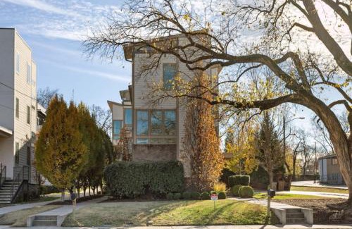 Edgehill Casa | Downtown w Rooftop Deck 4 Bedrooms 3 Baths