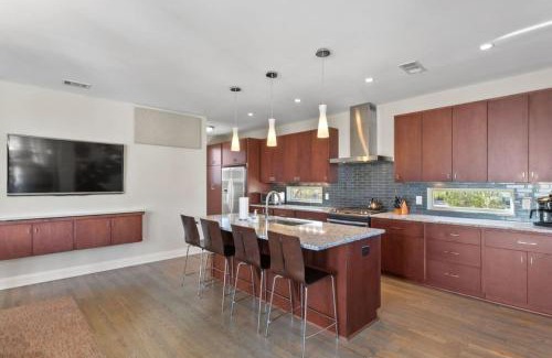 Edgehill Casa | Downtown w Rooftop Deck 4 Bedrooms 3 Baths