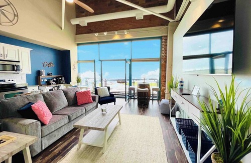 Sandusky Condominio | Downtown Walk To Everything! Amazing Water Views!