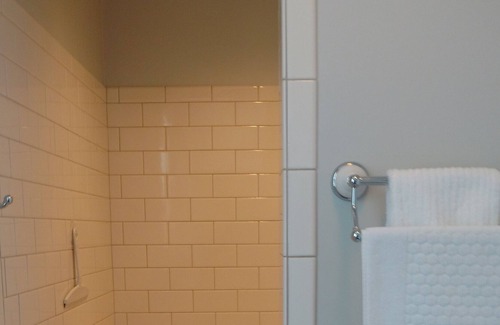 Walla Walla Cabaña | CENTRO DE WALLA WALLA COTTAGE Tarifas a largo plazo disponibles