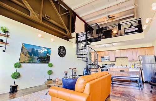 Sandusky Condominio | Downtown Waterfront Getaway Mario Room Breathtaking View Cedar Point Lake Erie!