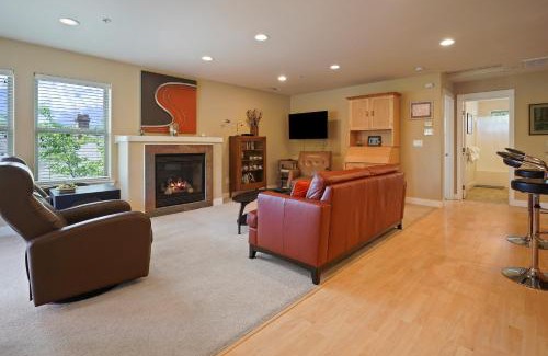 Old Bend Casa | Downtowner Apartment home