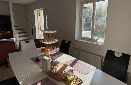 Sodertalje Municipality Cama Y Desayuno | DR ÅSA Rooms in a Forest Villa w Pool near a Golf Course, Concerts & the Baltic Sea
