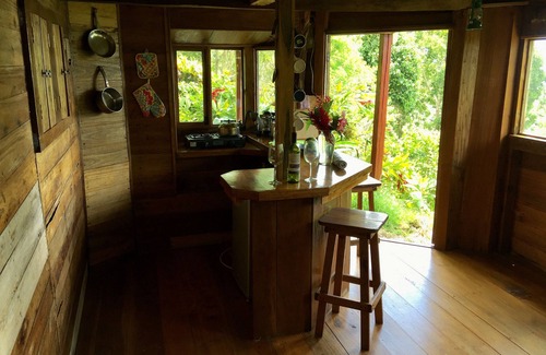 Cave Casa | Cabaña estilo casa del árbol con vista al mar Caribe.