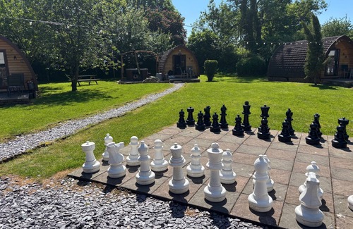 Dwyran Cabina | Dragon's Den Glamping Retreat