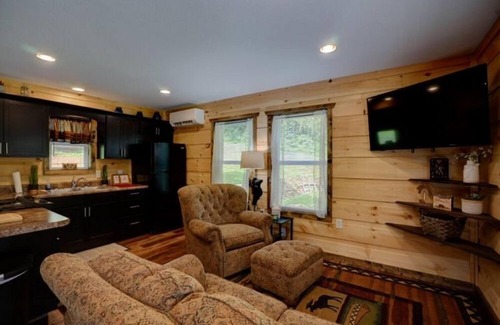 Robbinsville Cabina | Dragon's Nest Cabin with Mountain Views