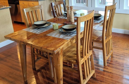 Kenton Casa | Dragonfly House-One Bedroom Craftsman en Trendy Kenton