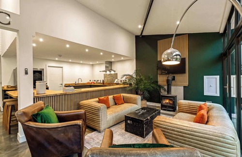 Leigh Sinton Casa | Dragons Barn with Hot Tub