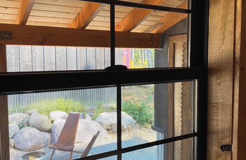 Coram Cabina | Drake's Hideaway @Aspen Hollow: Luxury Tiny Cabin near Glacier National Park