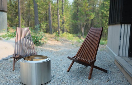 Coram Cabina | Drake's Hideaway @Aspen Hollow: Luxury Tiny Cabin near Glacier National Park