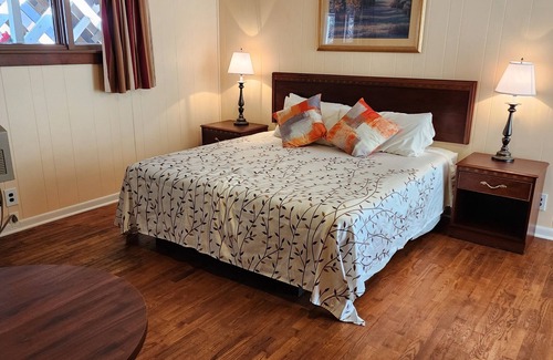 Cherokee Hotel | Drama Inn