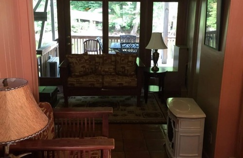 Cherokee Hotel | Drama Inn