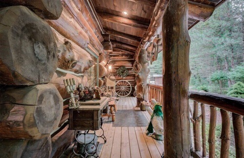 Newaygo Cabina | Dream Catcher Log Cabin (Newaygo, MI): ¡SOLO LISTO! Capacidad 10-12-Central Air, WiFi, 60 acres privados